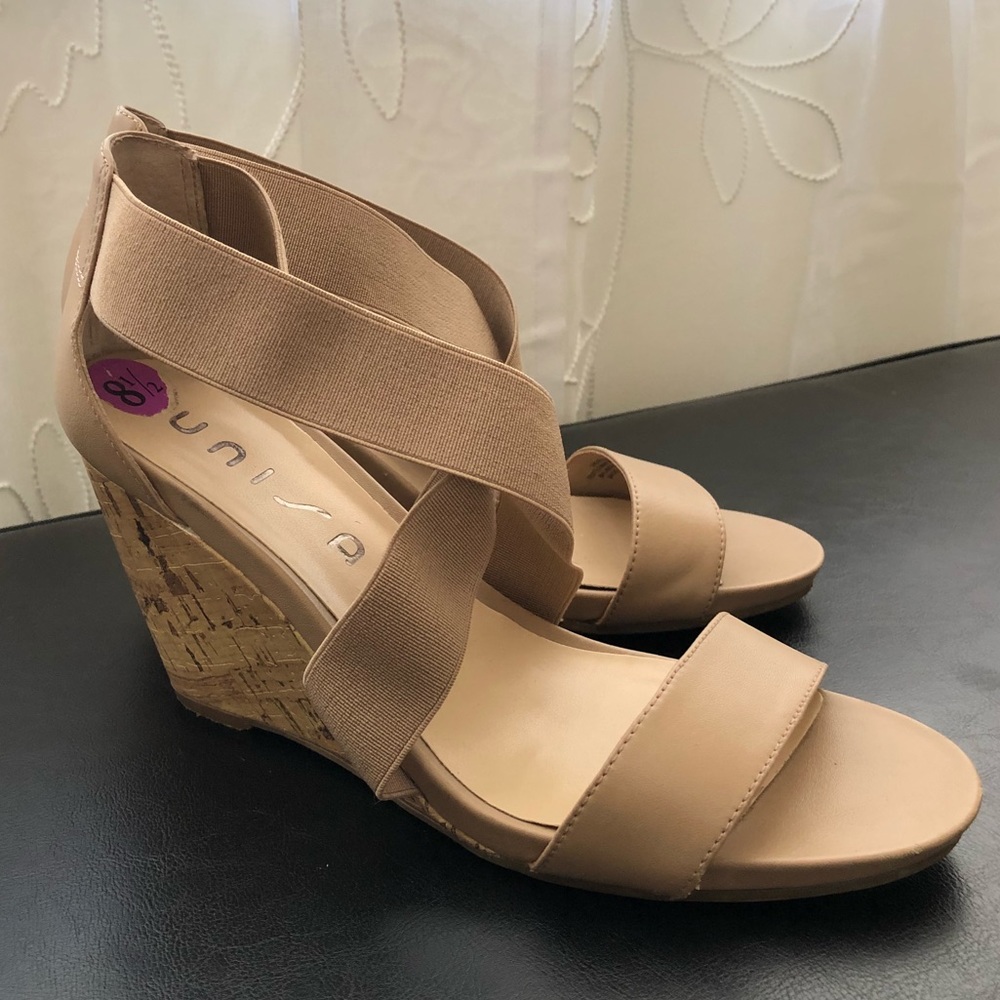 Tan sandals 👡